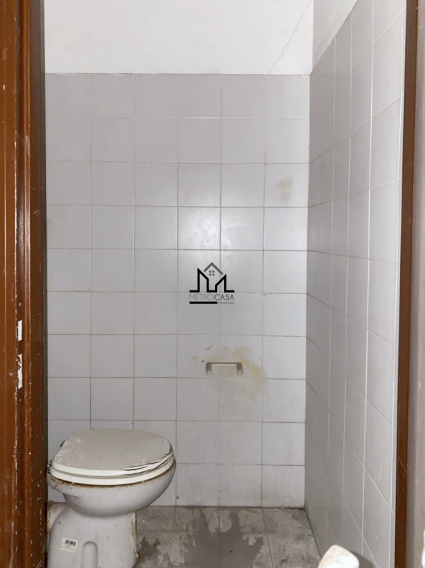 Immagine 27 di Magazzino in vendita  a Palermo