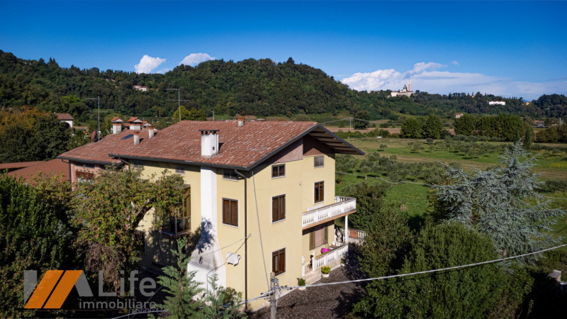 Immagine 1 di Casa bifamiliare in vendita  in Strada della Pergoletta a Vicenza