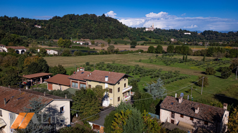 Immagine 4 di Casa bifamiliare in vendita  in Strada della Pergoletta a Vicenza