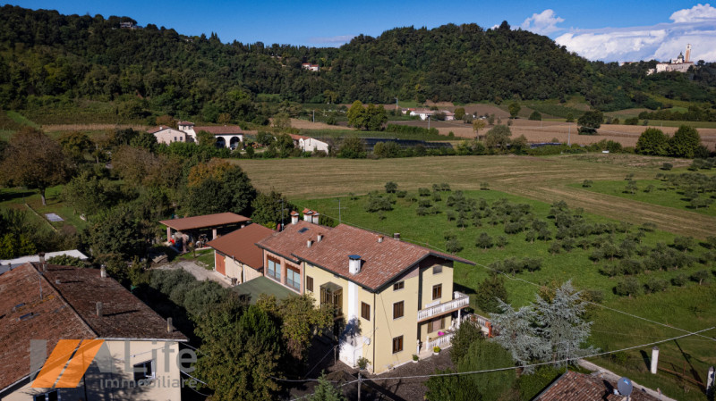 Immagine 6 di Casa bifamiliare in vendita  in Strada della Pergoletta a Vicenza