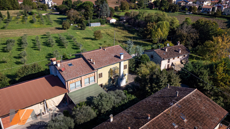 Immagine 9 di Casa bifamiliare in vendita  in Strada della Pergoletta a Vicenza