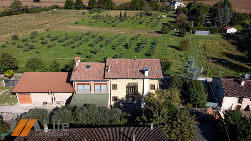Immagine 10 di Casa bifamiliare in vendita  in Strada della Pergoletta a Vicenza