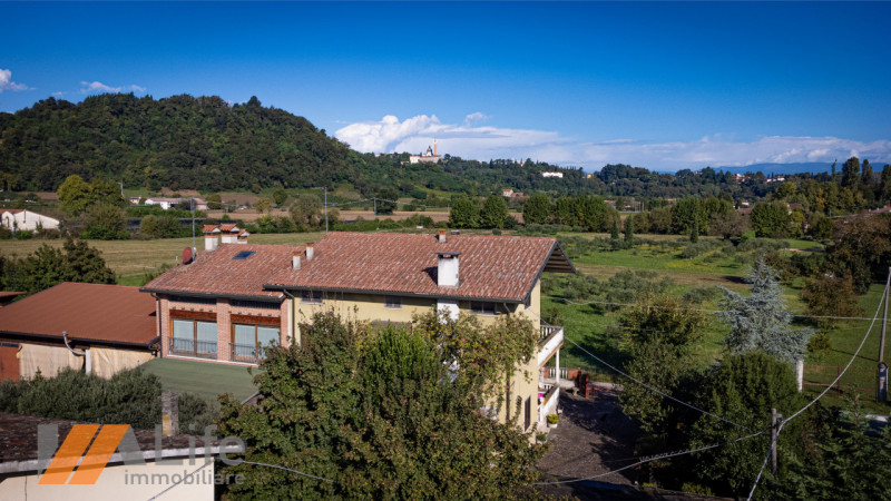 Immagine 12 di Casa bifamiliare in vendita  in Strada della Pergoletta a Vicenza