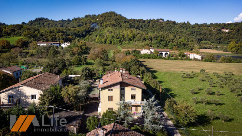 Immagine 13 di Casa bifamiliare in vendita  in Strada della Pergoletta a Vicenza