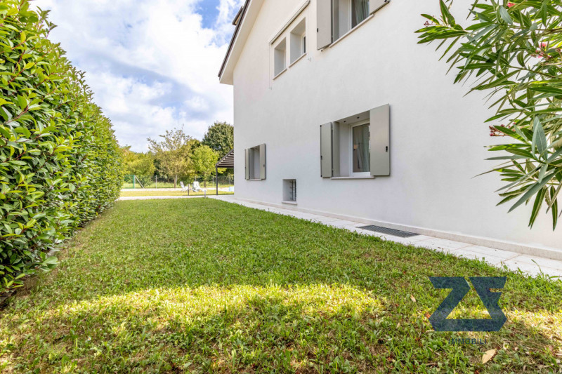 Immagine 4 di Casa bifamiliare in vendita  in Via Redipuglia a Castelfranco Veneto