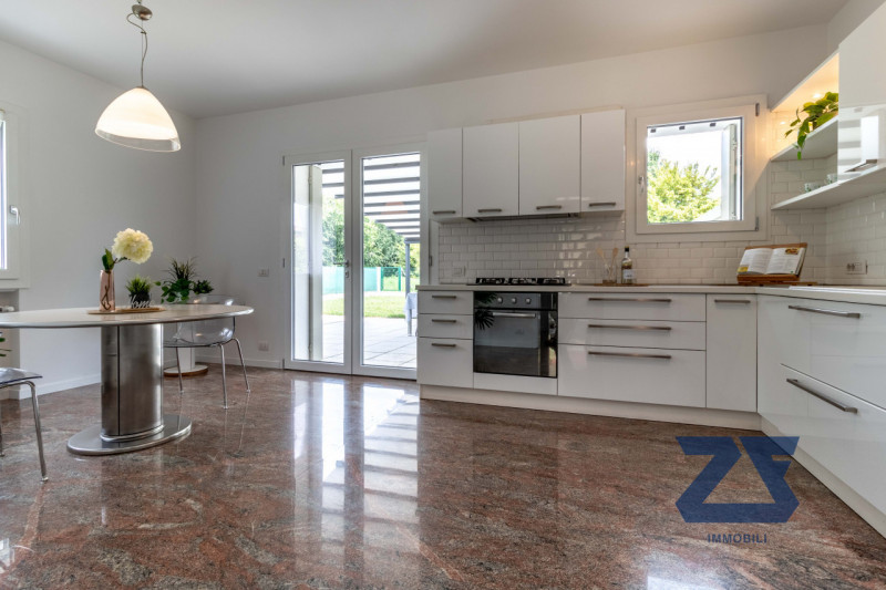 Immagine 14 di Casa bifamiliare in vendita  in Via Redipuglia a Castelfranco Veneto