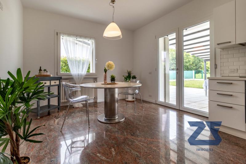 Immagine 17 di Casa bifamiliare in vendita  in Via Redipuglia a Castelfranco Veneto