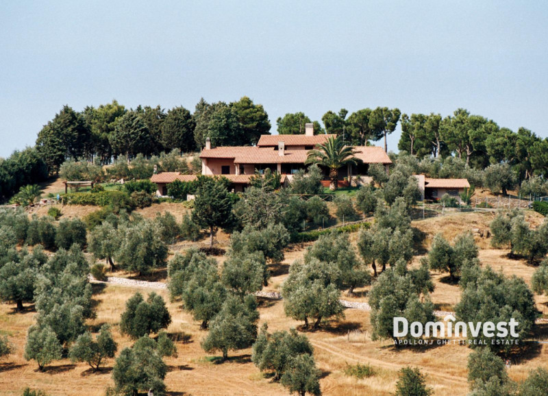 Immagine 1 di Villa in vendita  in Strada Provinciale 43 Macchiascandona a Castiglione Della Pescaia