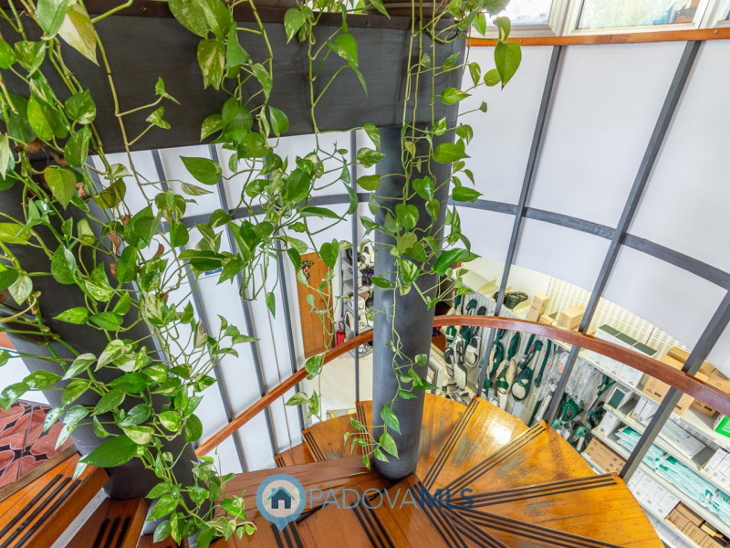 Immagine 11 di Negozio in vendita  a Padova