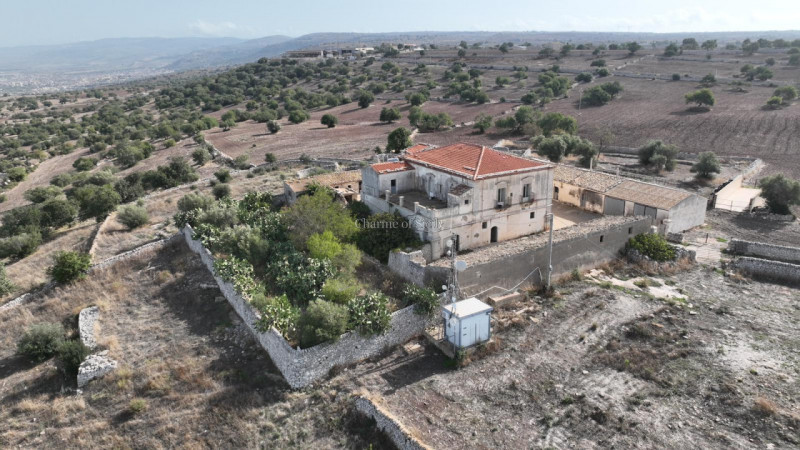 Immagine 4 di Villa in vendita  a Ragusa