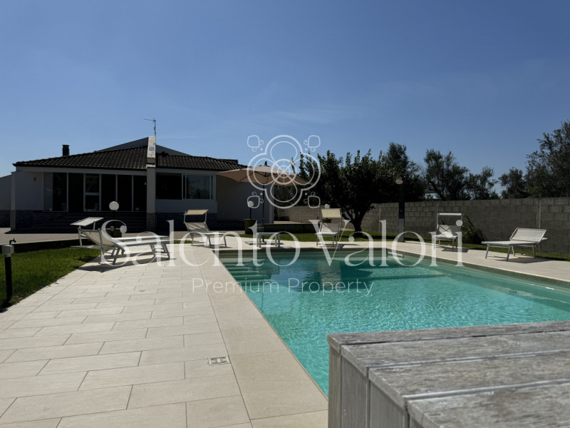 Immagine 2 di Villa in vendita  in Contrada Tuli-Jala a Parabita