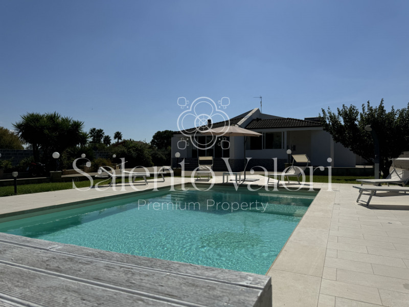 Immagine 34 di Villa in vendita  in Contrada Tuli-Jala a Parabita