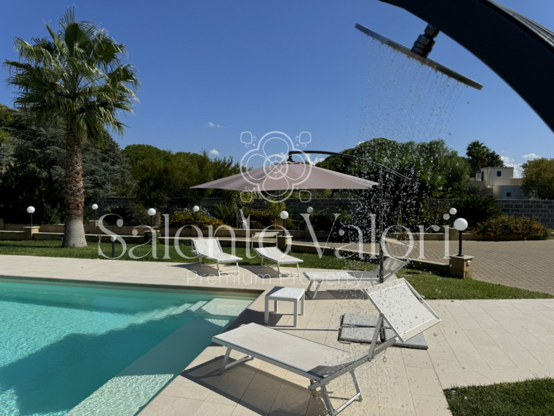 Immagine 35 di Villa in vendita  in Contrada Tuli-Jala a Parabita