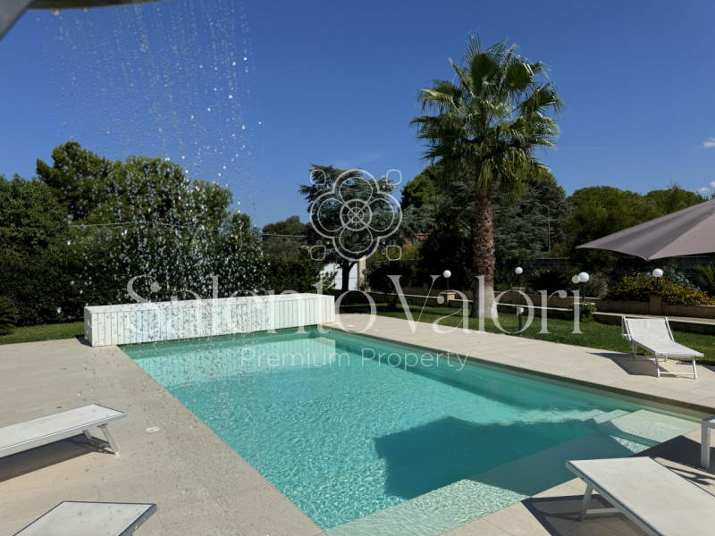 Immagine 36 di Villa in vendita  in Contrada Tuli-Jala a Parabita