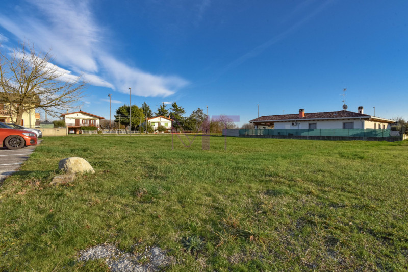 Immagine 1 di Terreno in vendita  in via Bugatto a Aiello Del Friuli