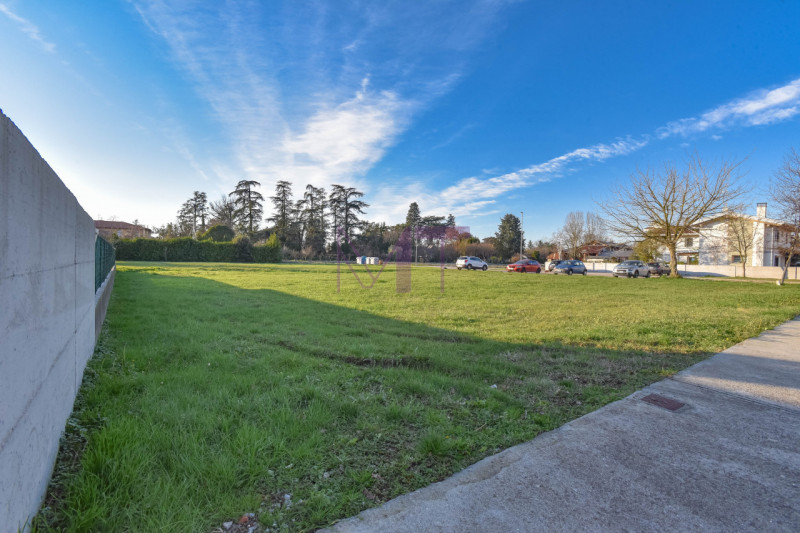 Immagine 4 di Terreno in vendita  in via Bugatto a Aiello Del Friuli