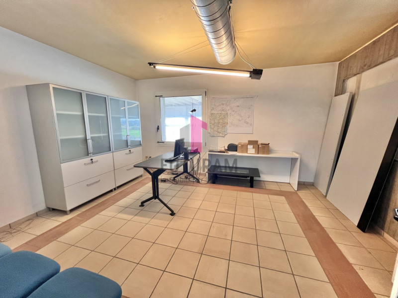 Immagine 13 di Ufficio in affitto  a Costabissara