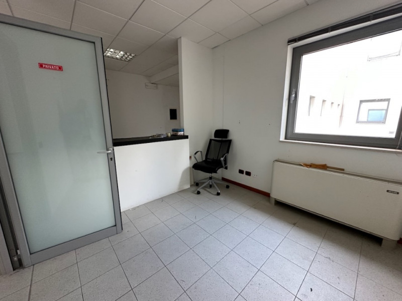 Immagine 5 di Ufficio in vendita  in Via degli Artigiani 14 a Este
