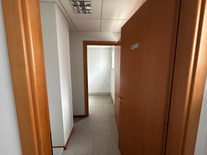Immagine 9 di Ufficio in vendita  in Via degli Artigiani 14 a Este