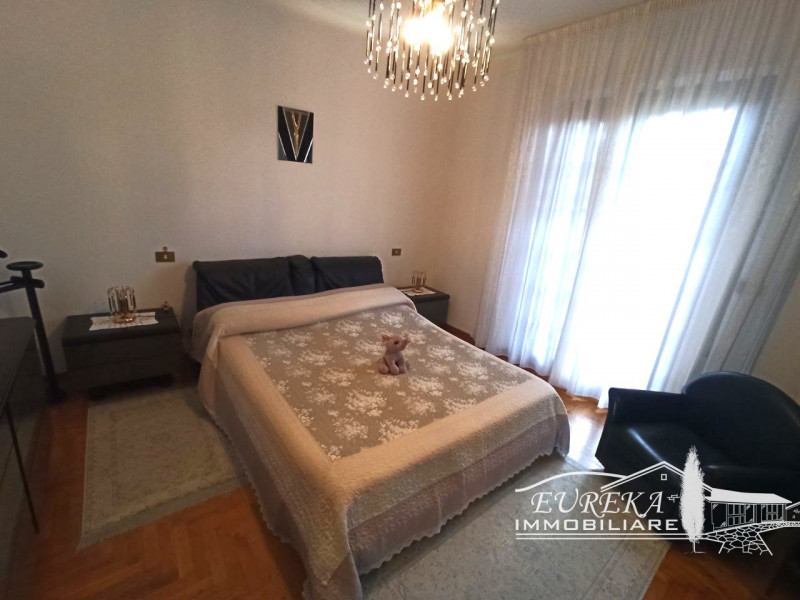 Immagine 24 di Villa in vendita  in via roma 152 a Castiglione Del Lago