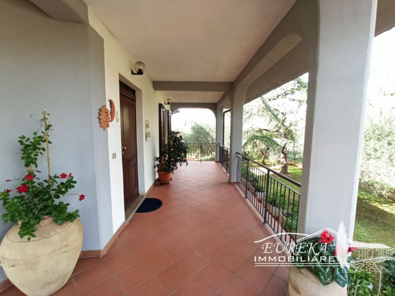 Immagine 31 di Villa in vendita  in via roma 152 a Castiglione Del Lago