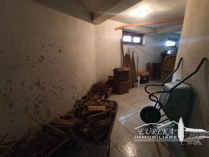 Immagine 37 di Villa in vendita  in via roma 152 a Castiglione Del Lago