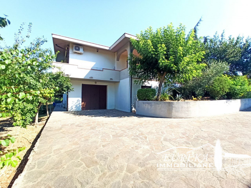 Immagine 66 di Villa in vendita  in via roma 152 a Castiglione Del Lago