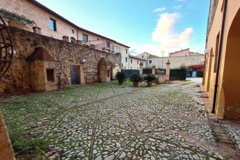 Immagine 8 di Ufficio in vendita  in Via Antonio Gramsci, N. 50 a Foligno