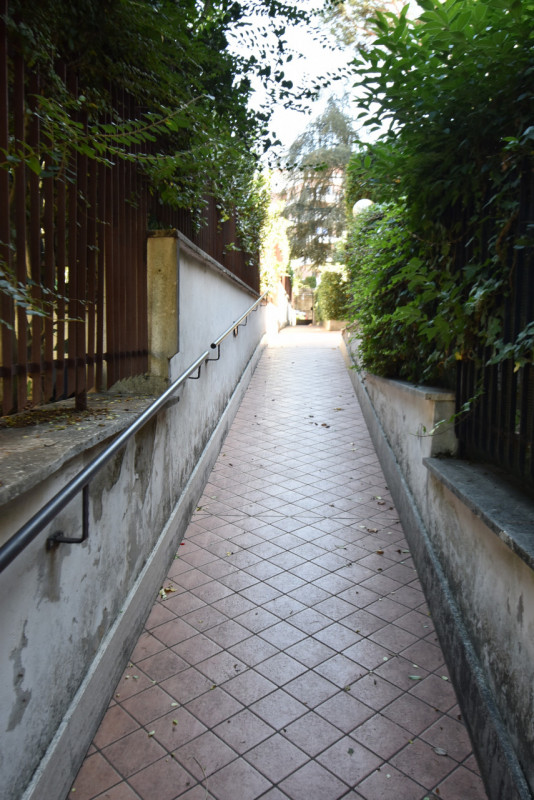 Immagine 5 di Appartamento in vendita  in VIA SAVIGNONE a Roma