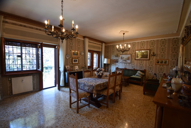 Immagine 8 di Appartamento in vendita  in VIA SAVIGNONE a Roma