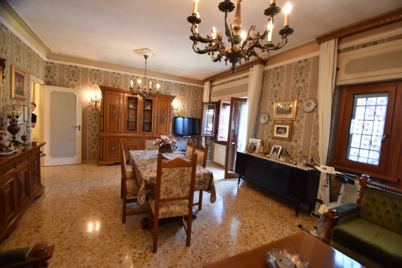 Immagine 9 di Appartamento in vendita  in VIA SAVIGNONE a Roma