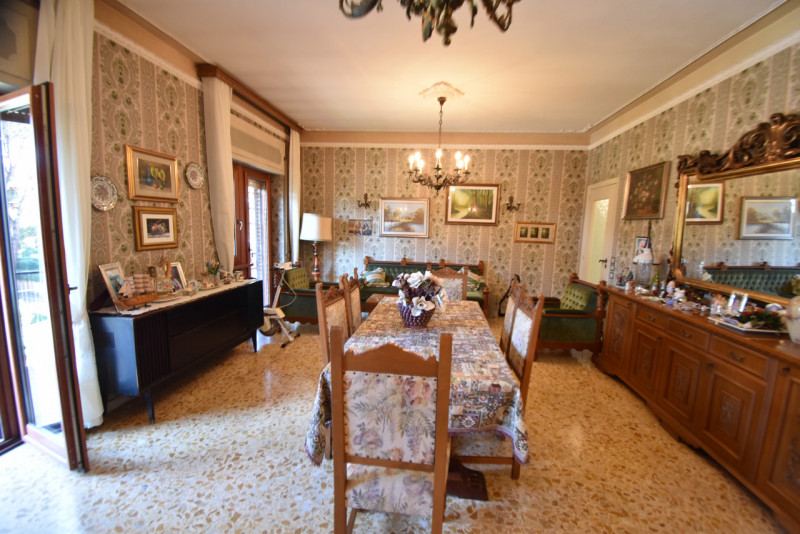 Immagine 10 di Appartamento in vendita  in VIA SAVIGNONE a Roma