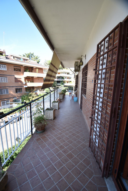 Immagine 11 di Appartamento in vendita  in VIA SAVIGNONE a Roma