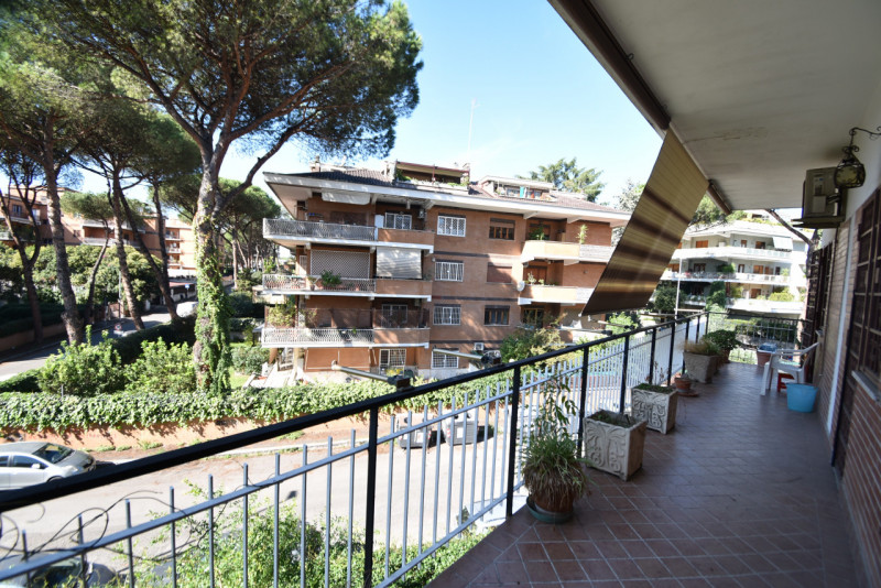 Immagine 12 di Appartamento in vendita  in VIA SAVIGNONE a Roma