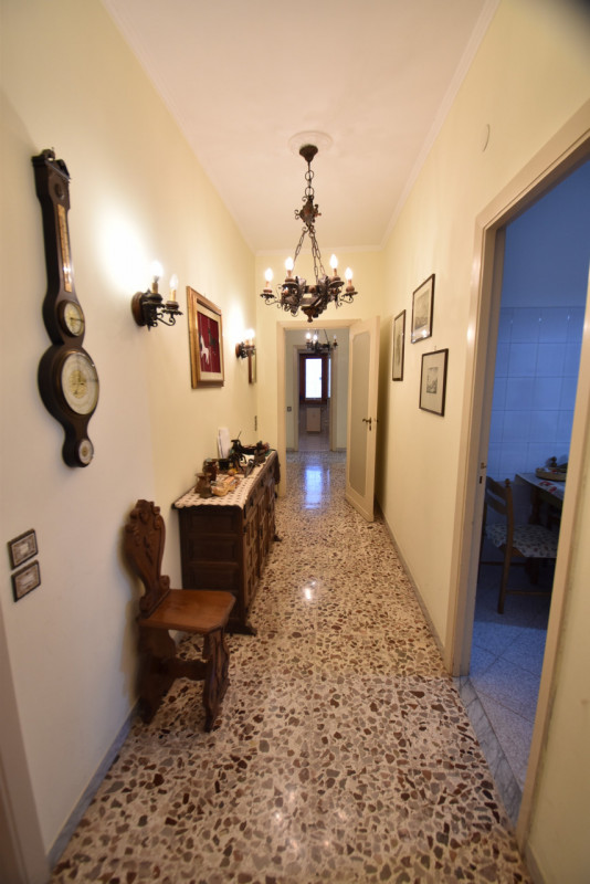 Immagine 16 di Appartamento in vendita  in VIA SAVIGNONE a Roma