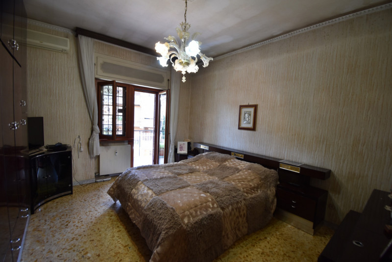 Immagine 18 di Appartamento in vendita  in VIA SAVIGNONE a Roma