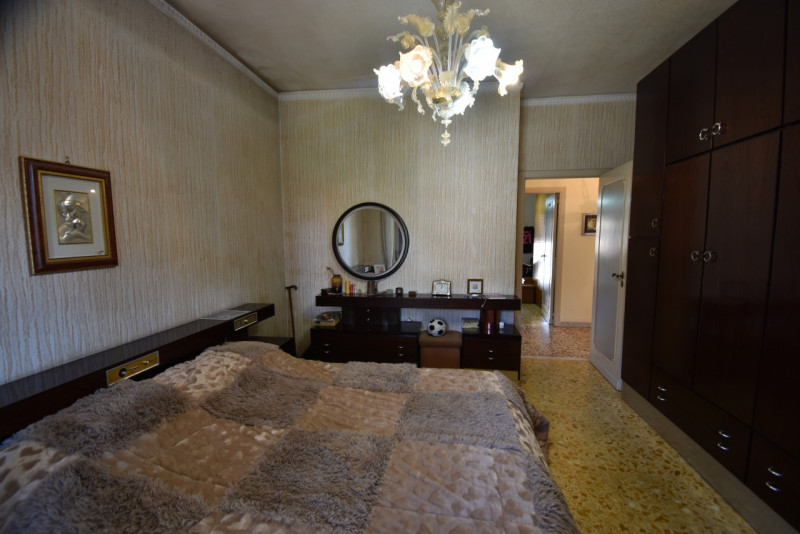 Immagine 20 di Appartamento in vendita  in VIA SAVIGNONE a Roma