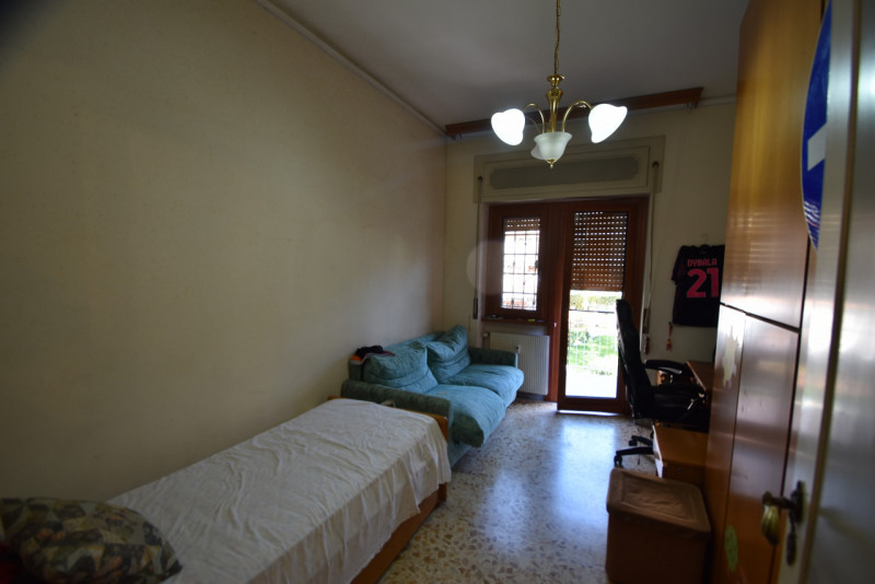 Immagine 22 di Appartamento in vendita  in VIA SAVIGNONE a Roma