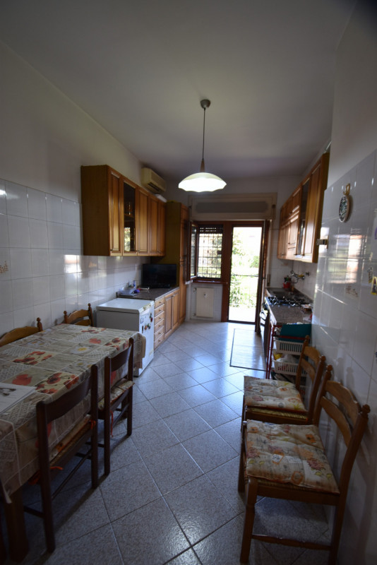 Immagine 28 di Appartamento in vendita  in VIA SAVIGNONE a Roma