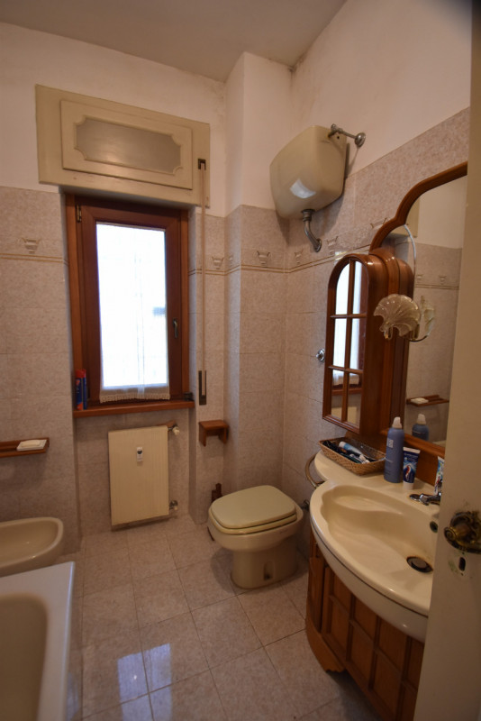 Immagine 31 di Appartamento in vendita  in VIA SAVIGNONE a Roma