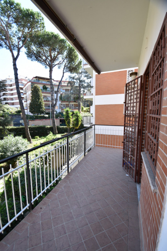 Immagine 36 di Appartamento in vendita  in VIA SAVIGNONE a Roma