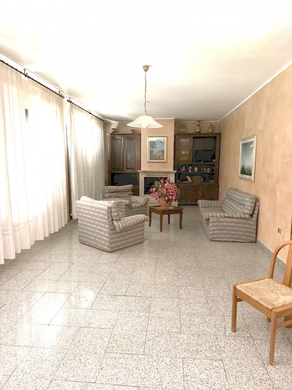 Immagine 4 di Casa indipendente in vendita  in Via delle Marche a Perugia