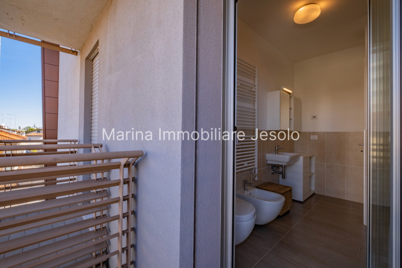 Immagine 22 di Appartamento in vendita  in Piazza Mazzini a Jesolo