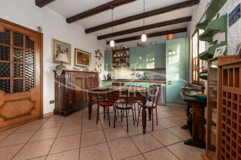 Immagine 8 di Villa in vendita  in Via Manzoni, 25 a Proserpio