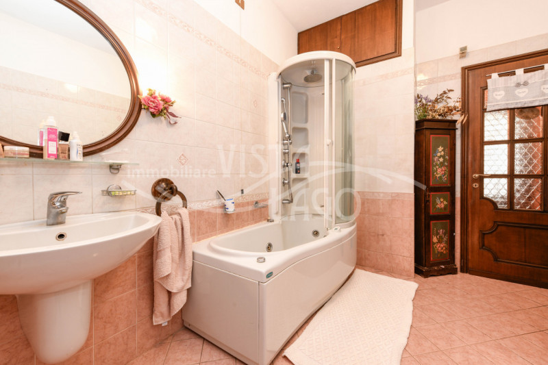 Immagine 22 di Villa in vendita  in Via Manzoni, 25 a Proserpio