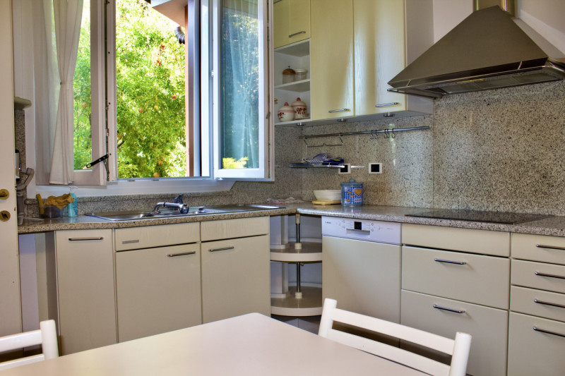 Immagine 9 di Villa in vendita  in Via Madresca 7 a Inverigo