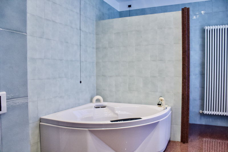 Immagine 12 di Villa in vendita  in Via Madresca 7 a Inverigo