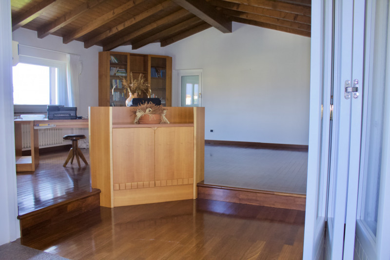 Immagine 22 di Villa in vendita  in Via Madresca 7 a Inverigo