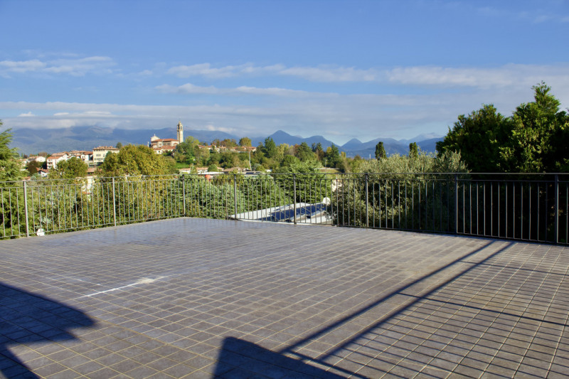 Immagine 24 di Villa in vendita  in Via Madresca 7 a Inverigo