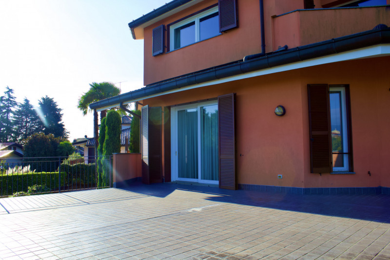 Immagine 25 di Villa in vendita  in Via Madresca 7 a Inverigo